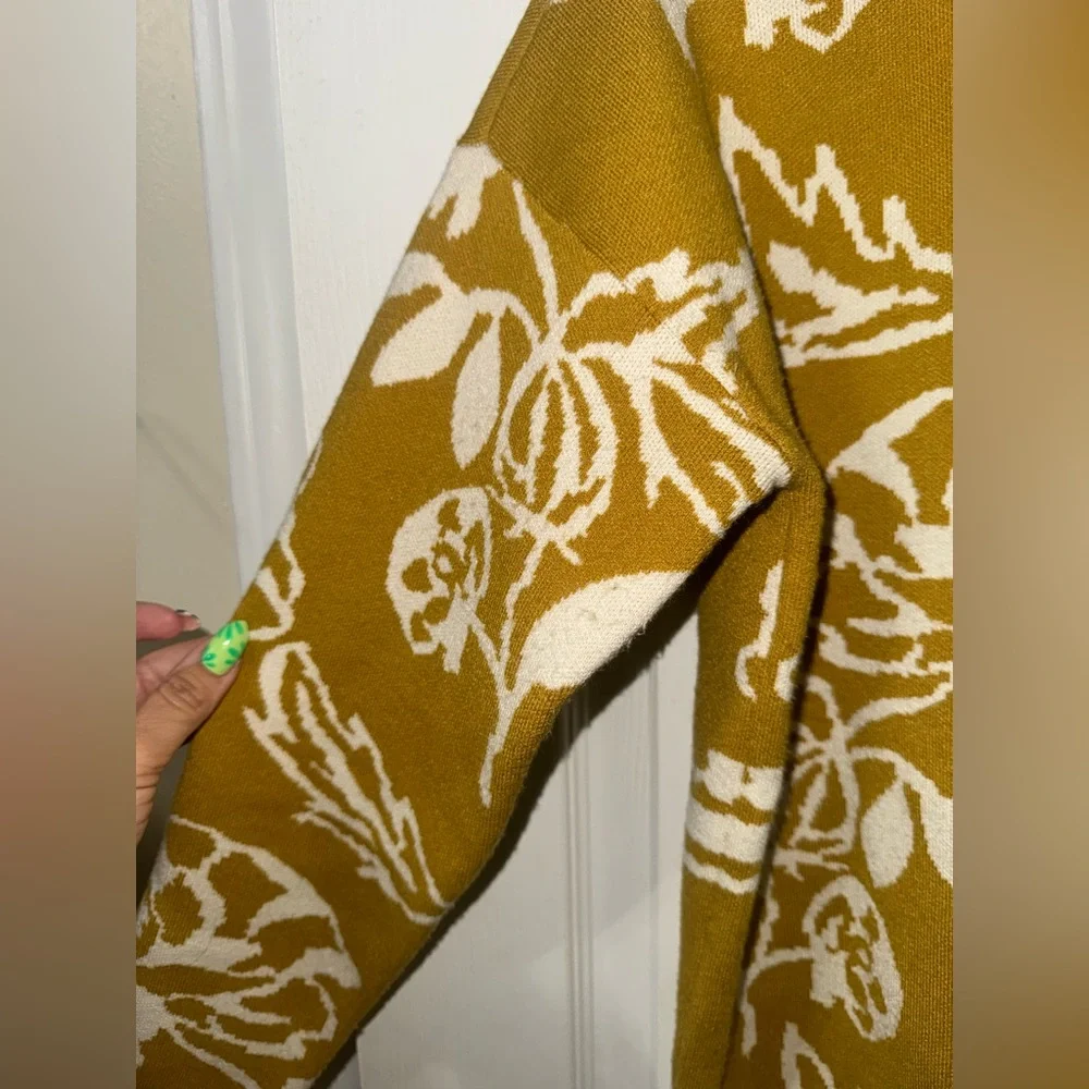 Mustard Yellow Floral Knit Sweater by Cyrus - Picture 4 of 5